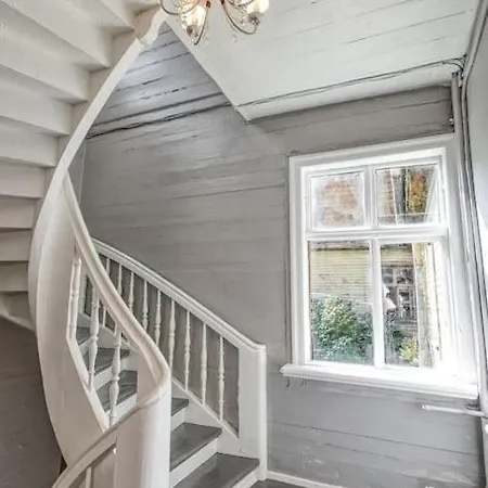 Cozy In A Historical Building Apartment